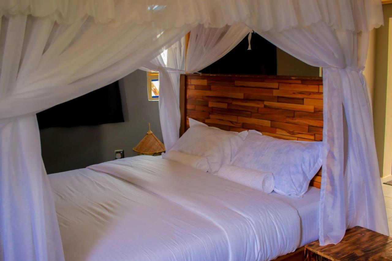 Amanya 3-Bedroom Hut アンボセリ エクステリア 写真