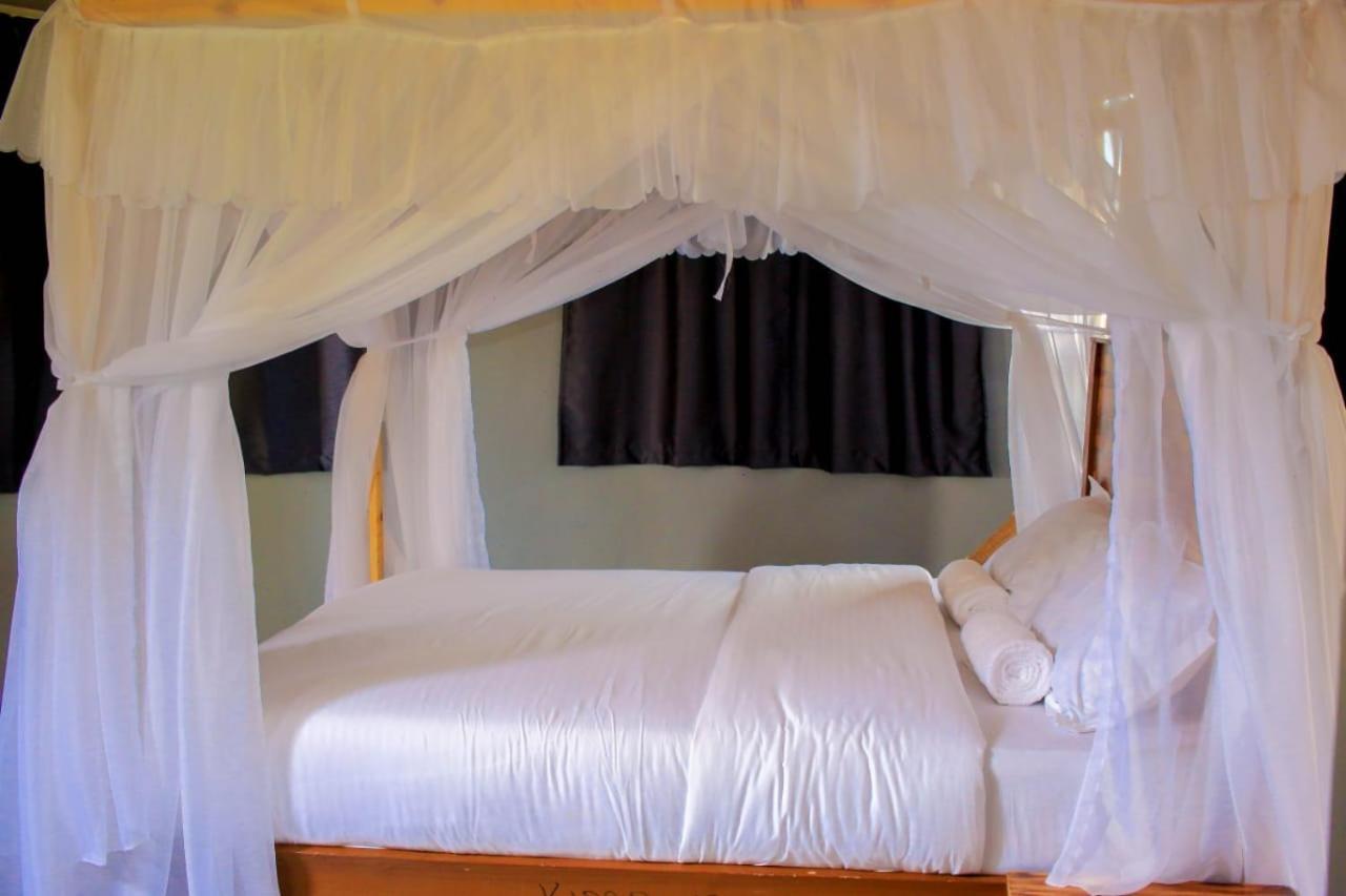 Amanya 3-Bedroom Hut アンボセリ エクステリア 写真