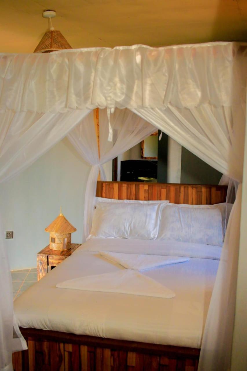 Amanya 3-Bedroom Hut アンボセリ エクステリア 写真