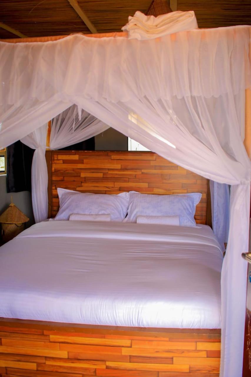 Amanya 3-Bedroom Hut アンボセリ エクステリア 写真