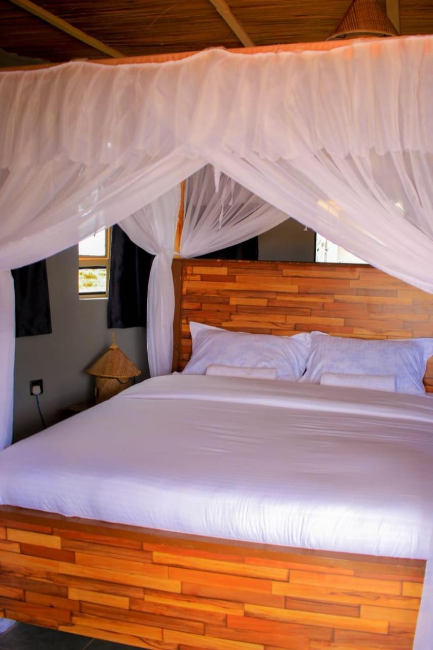 Amanya 3-Bedroom Hut アンボセリ エクステリア 写真