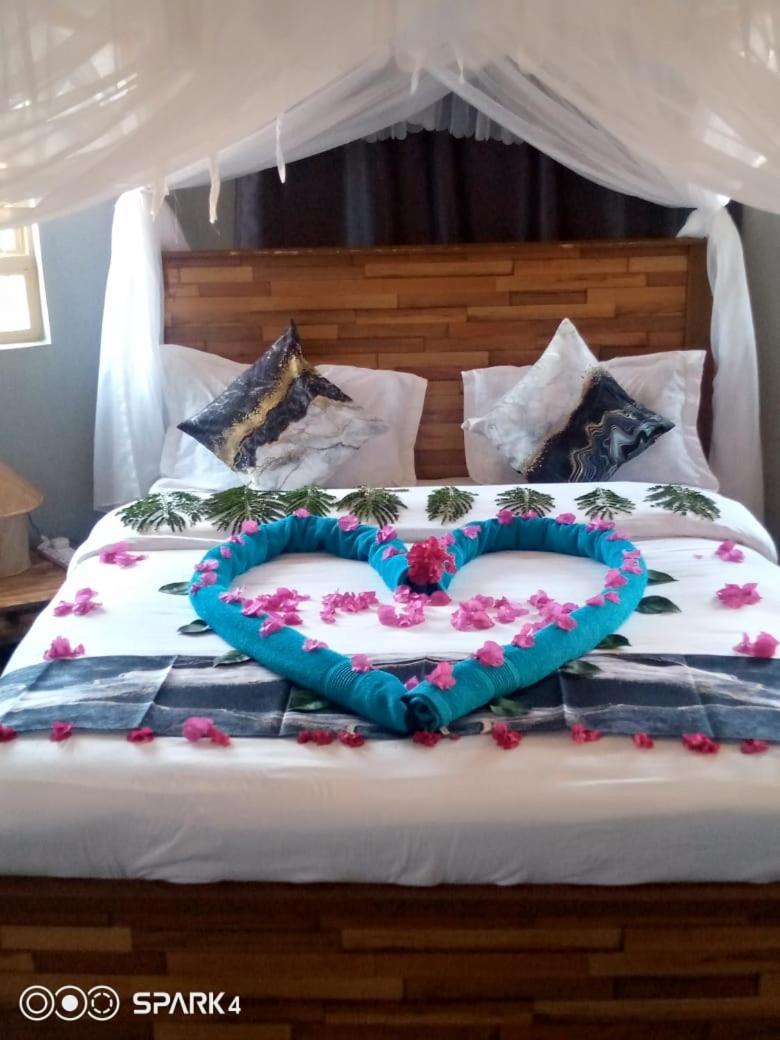 Amanya 3-Bedroom Hut アンボセリ エクステリア 写真